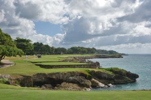 Casa De Campo (Teeth Of The Dog) 15th Clouds